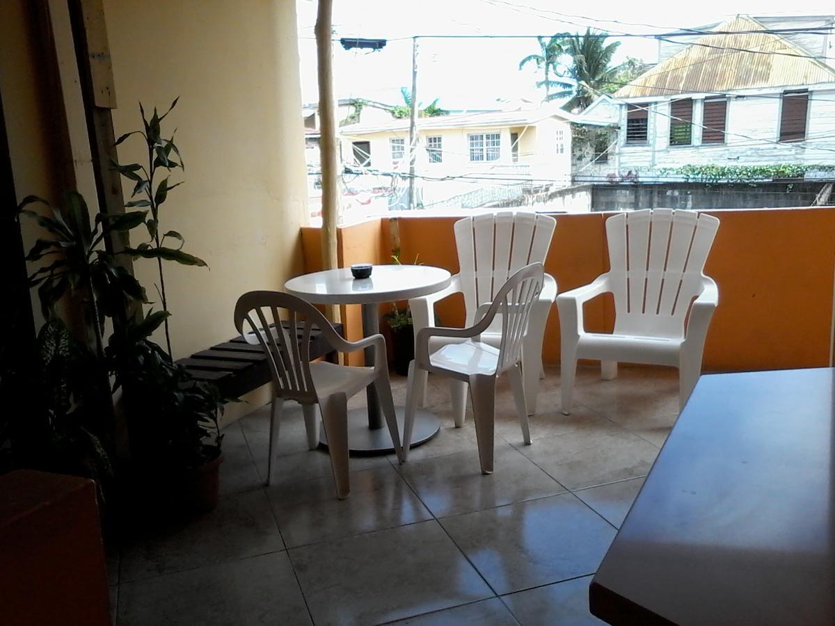 Bella Sombra Guest House Downtown ベリーズシティ エクステリア 写真