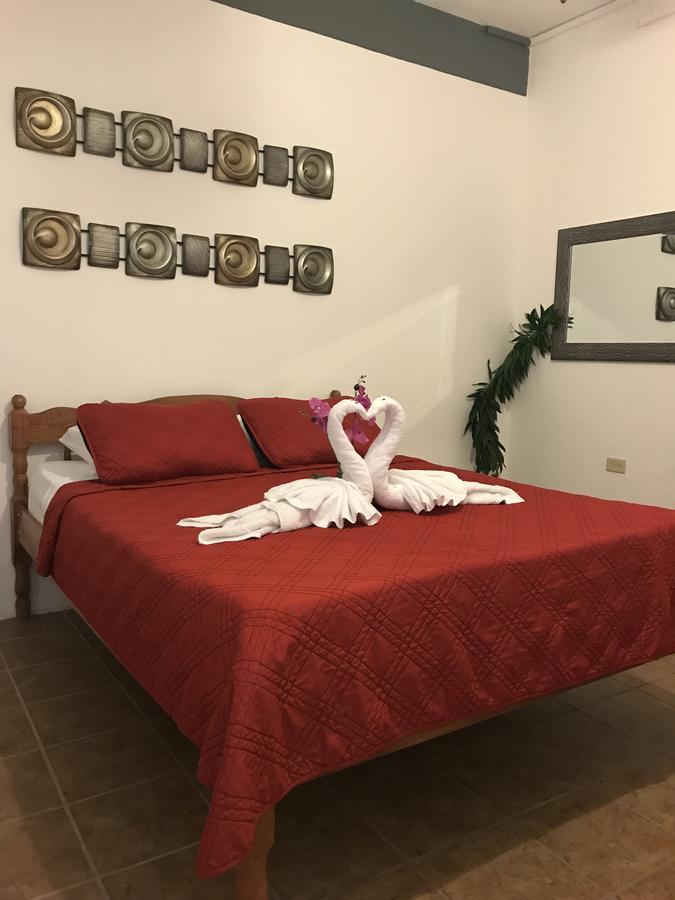Bella Sombra Guest House Downtown ベリーズシティ エクステリア 写真