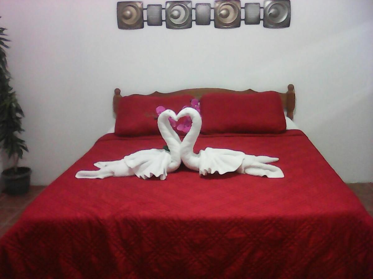 Bella Sombra Guest House Downtown ベリーズシティ エクステリア 写真