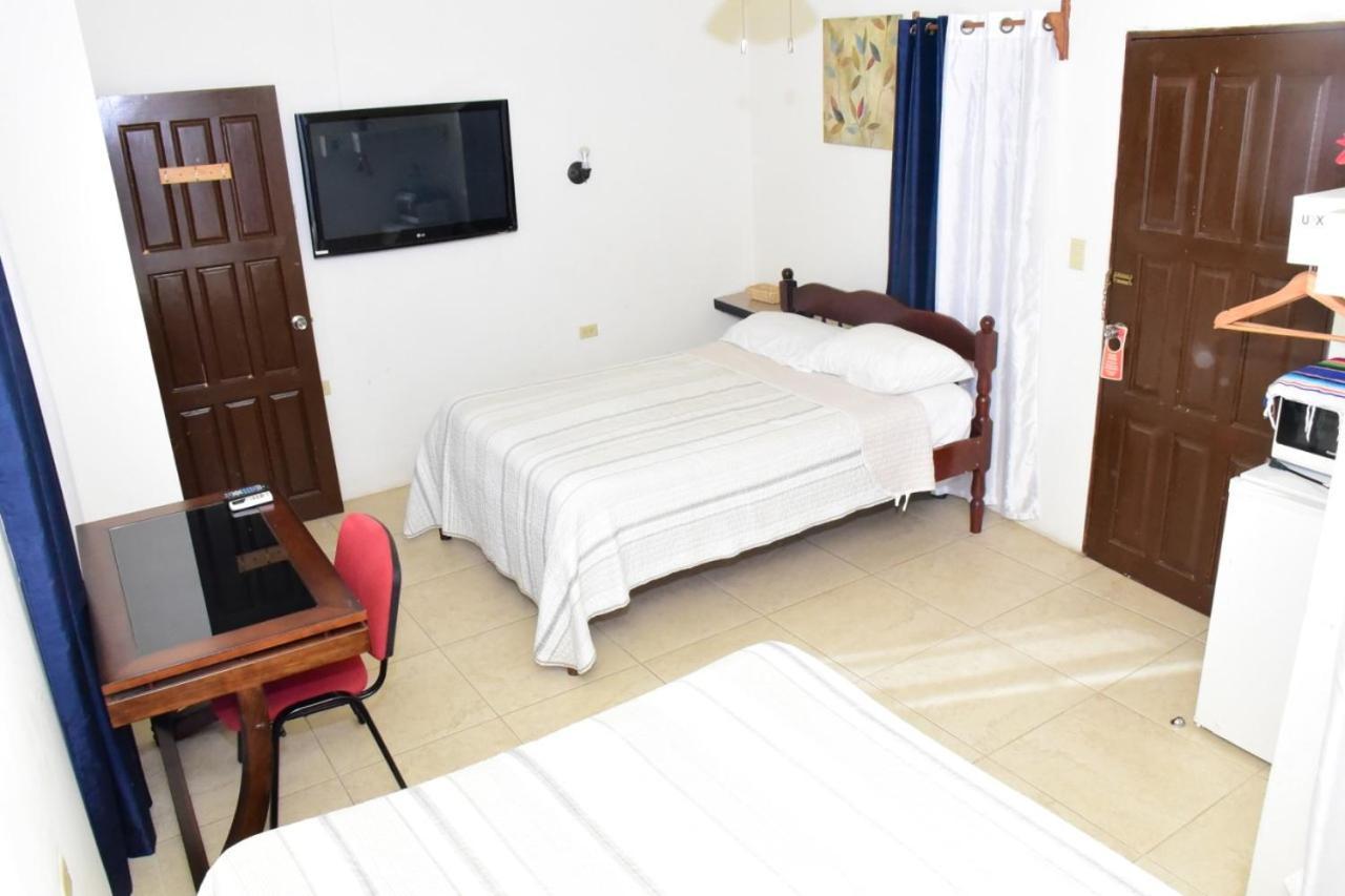 Bella Sombra Guest House Downtown ベリーズシティ エクステリア 写真