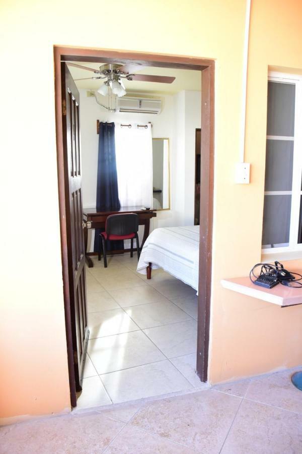 Bella Sombra Guest House Downtown ベリーズシティ エクステリア 写真